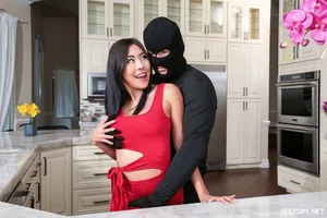 Con rên bé thôi không mẹ nghe thấy bây giờ