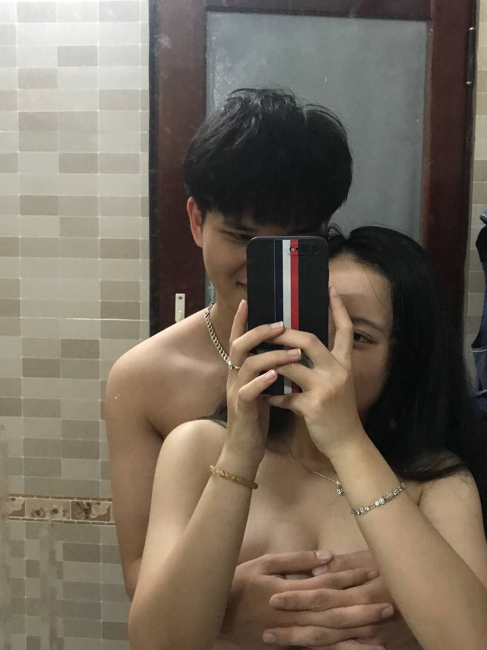 Đụ một lúc 2 cô con riêng của vợ là gái bán dâm