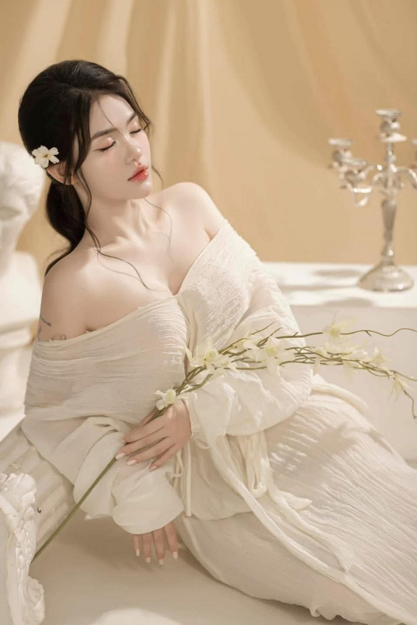 Em streamer vú to khoe lồn để tăng tương tác