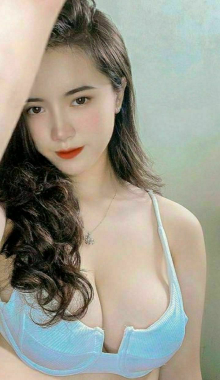 Cho người vợ làm người mẫu khỏa thân để học trò vẽ